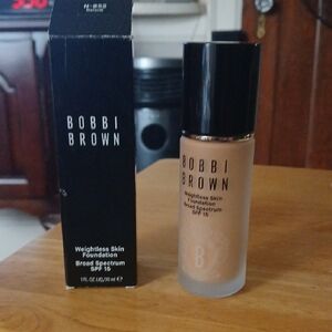 Bobbi Brown Weightless Skin Foundation - N52 Natural